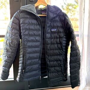 Patagonia Women’s black down sweater hoody